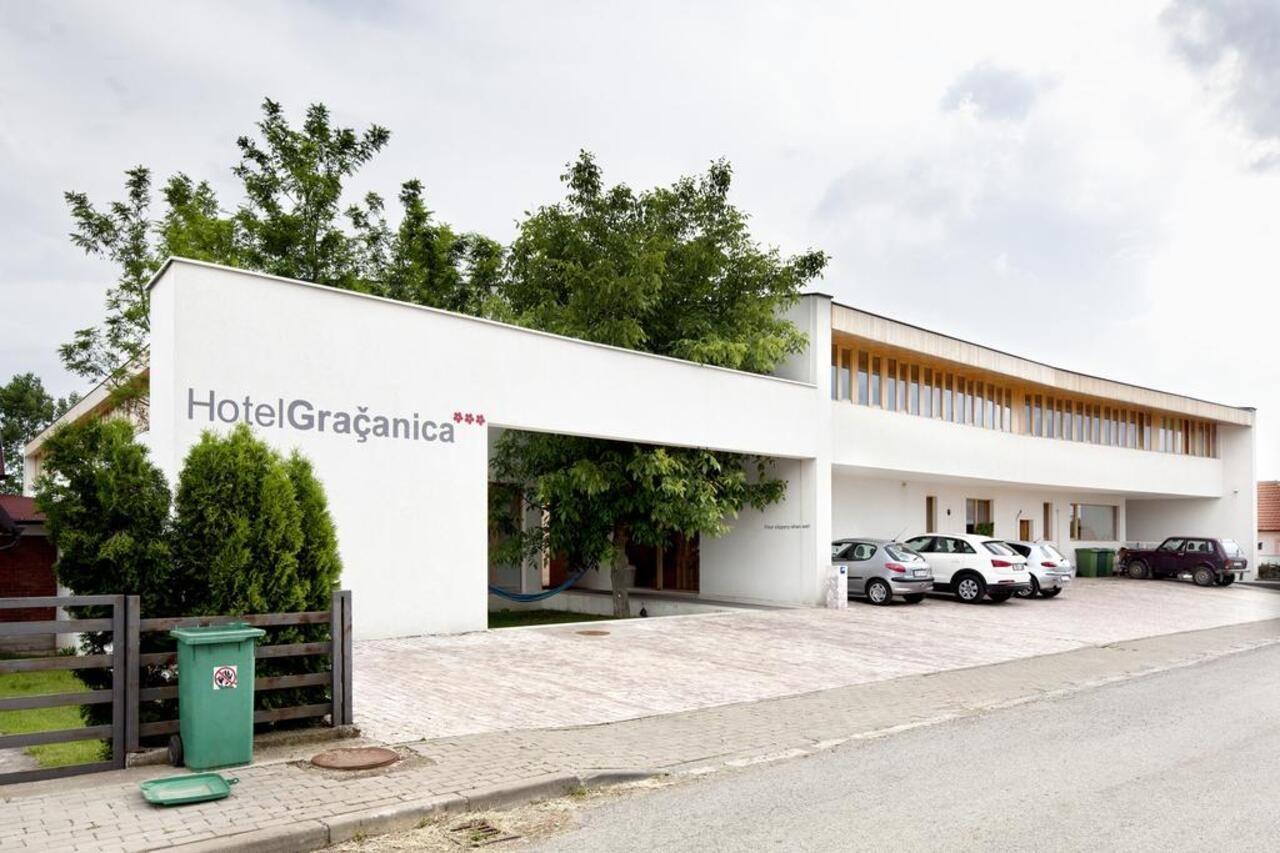 Hotel Gracanica Экстерьер фото
